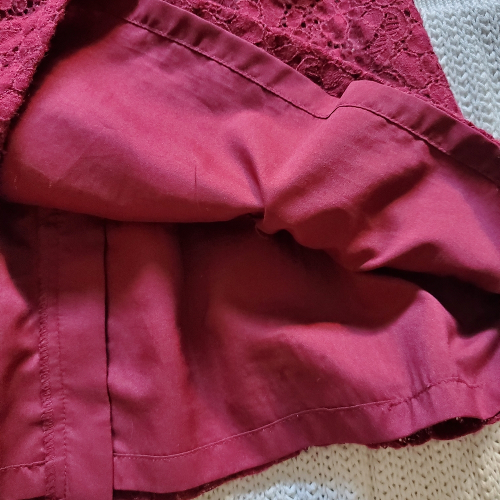 Banana Republic Burgandy Lace Blouse - Picture 3 of 8